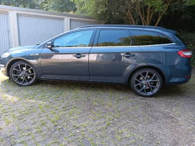 Gebraucht Ford Mondeo Champions Edition 140 PS (102 kW) 2013 Grau Limousine