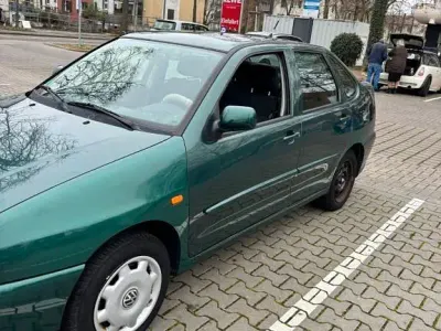 Używany VW Polo Classicline 75 KM (55 kW) 1997 Zielony Sedan/Limuzyna