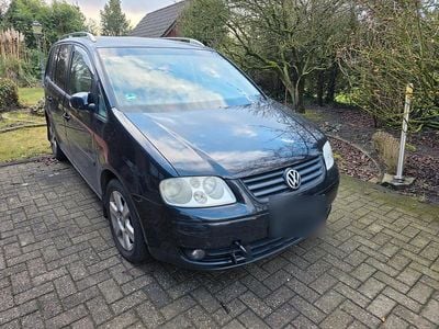 Second-hand VW Touran 101 CP (74 kW) 2004 Negru Monovolum