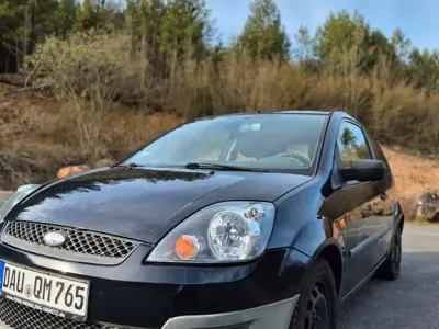 Gebraucht Ford Fiesta Ambiente 60 PS (44 kW) 2005 Blau Kleinwagen