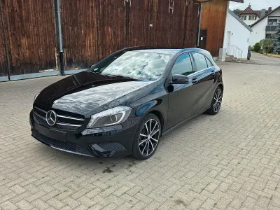 Gebraucht Mercedes A180 109 PS (80 kW) 2015 Schwarz Kleinwagen