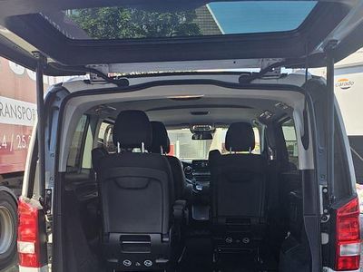 Mercedes V220