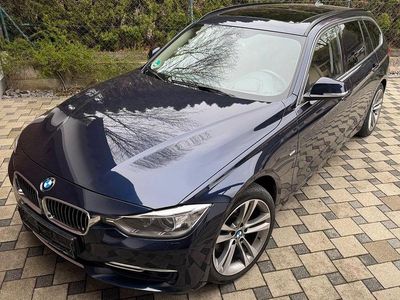 Usata BMW 330 Luxury Line 258 CV (189 kW) 2013 Blu Station wagon
