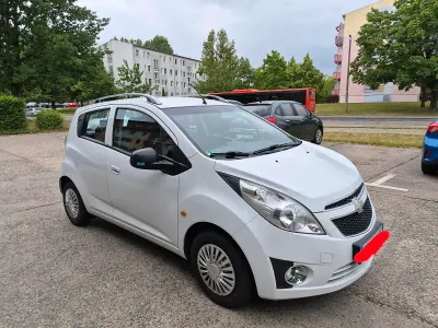 Gebraucht Chevrolet Spark 82 PS (60 kW) 2010 Weiß Kleinwagen
