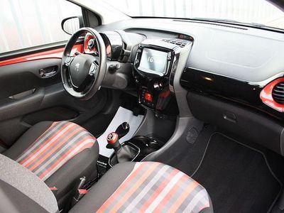 Gebraucht Peugeot 108 Top! Collection 72 PS (52 kW) 2021 Antelope rot metallic Limousine