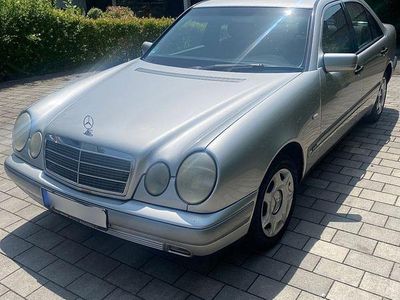Mercedes E200