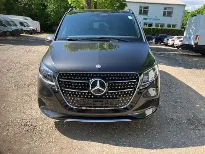 Gebraucht Mercedes V300 Avantgarde 237 PS (174 kW) 2025 Grau Van / Kleinbus