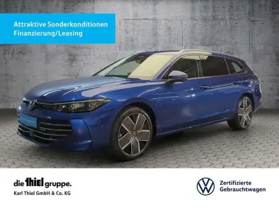 Gebraucht VW Passat Elegance 272 PS (200 kW) 2025 Blau Kombi