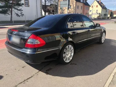 Gebraucht Mercedes E200 Avantgarde 184 PS (135 kW) 2009 Schwarz Limousine
