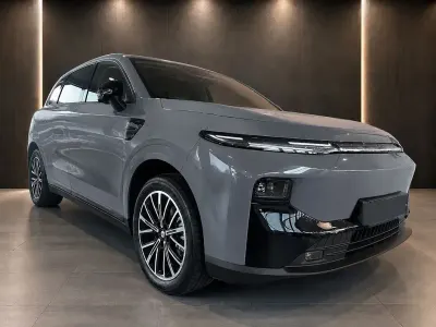Neu Leapmotor B10 160 kW (218 PS) 2026 Grau SUV