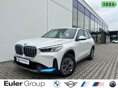 Weiss Gebraucht 2023 BMW iX1 Performance SUV | 33.266 € (Guter Preis)