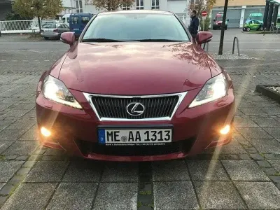 Gebraucht Lexus IS250 Luxury Line 208 PS (152 kW) 2011 Rot Limousine