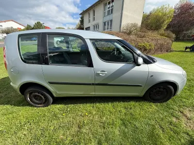Używany Skoda Roomster Comfort 105 KM (77 kW) 2009 Srebrny Minivan