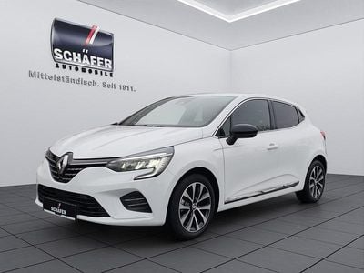 Weiß Gebraucht 2023 Renault Clio V Play Kleinwagen | 16.490 € (Fairer Preis)