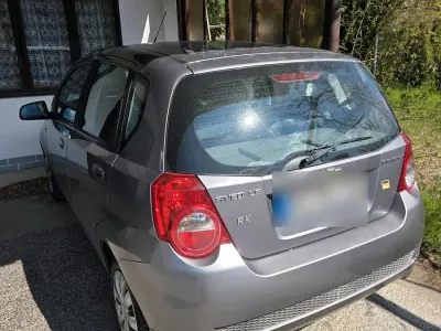 Gebraucht Chevrolet Aveo 80 PS (58 kW) 2010 Grau Kleinwagen