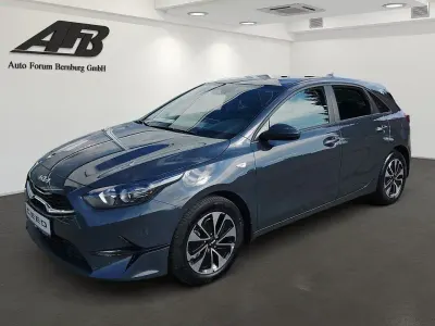 Neu Kia Ceed 140 PS (102 kW) 2026 Grau Kleinwagen