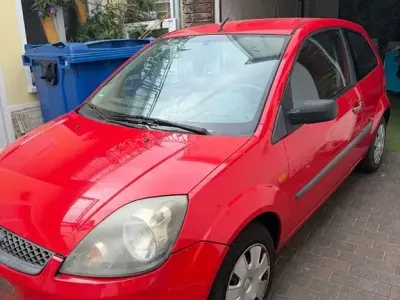 Gebraucht Ford Fiesta Ambiente 60 PS (44 kW) 2007 Rot Kleinwagen