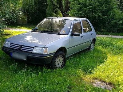 Silber Gebraucht 1988 Peugeot 205 Kleinwagen | 1.100 €