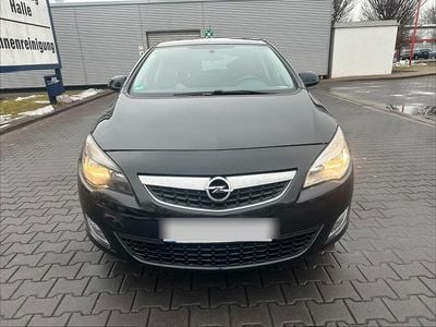 Schwarz Gebraucht 2011 Opel Astra Limousine | 1.950 € (Guter Preis)