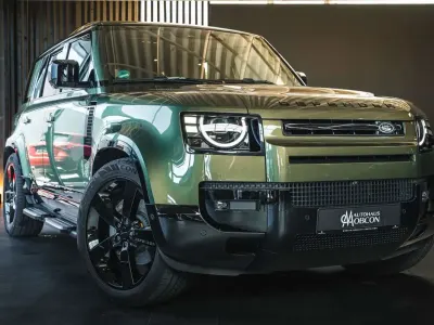Neu Land Rover Defender HSE Dynamic 349 PS (256 kW) 2026 Woolstone green SUV