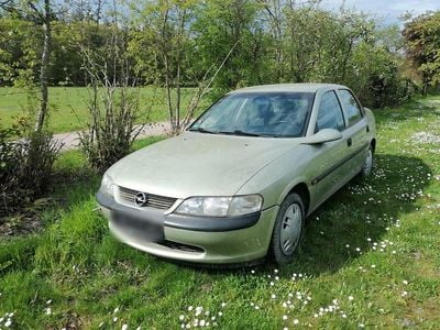 Second-hand Opel Vectra 116 CP (85 kW) 1997 Verde Berlinǎ