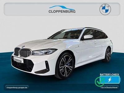 Alpinweiß uni Gebraucht 2025 BMW 330e M Sport Kombi | 47.490 € (Superpreis)