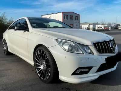 Gebraucht Mercedes E350 AMG 231 PS (169 kW) 2010 Weiß Coupé
