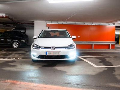 Gebraucht VW Golf 100 kW (136 PS) 2019 Weiß Limousine