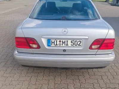Gebraucht Mercedes E320 Avantgarde 224 PS (164 kW) 1997 Silber Limousine