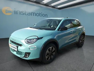 Neu Fiat 600 Icon 110 PS (80 kW) 2026 Blau SUV