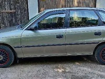 Gebraucht Opel Astra 70 PS (51 kW) 1996 Andere farben Limousine