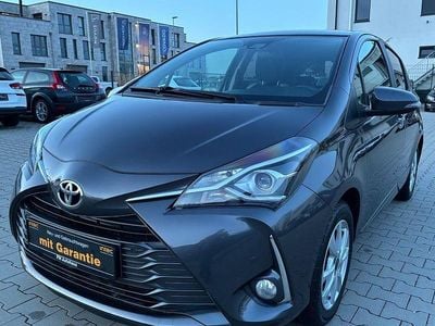 Gebraucht Toyota Yaris Team 111 PS (81 kW) 2020 Grau Limousine