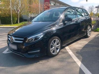 Second-hand Mercedes B200 136 CP (100 kW) 2016 Negru Monovolum