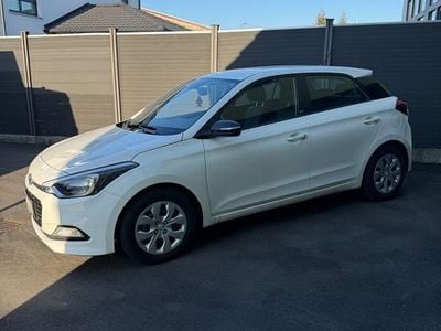Gebraucht Hyundai i20 Edition 75 PS (55 kW) 2018 Weiß Limousine