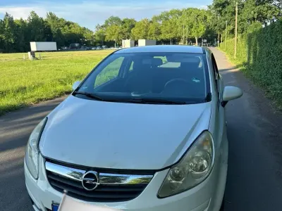 Gebraucht Opel Corsa 60 PS (44 kW) 2009 Weiß Kleinwagen
