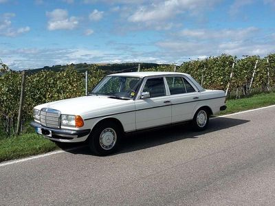 Gebraucht Mercedes E230 136 PS (100 kW) 1983 Limousine