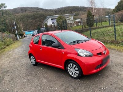 Gebraucht Toyota Aygo 68 PS (50 kW) 2009 Rot Kleinwagen