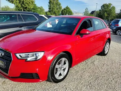 Gebraucht Audi A3 Comfort 110 PS (80 kW) 2017 Rot Limousine