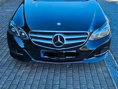 Gebraucht Mercedes E250 Avantgarde 211 PS (155 kW) 2015 Schwarz Limousine