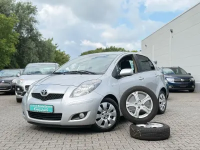 Gebraucht Toyota Yaris Edition 99 PS (72 kW) 2011 Silber Kleinwagen