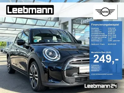 Gebraucht Mini Cooper Classic 136 PS (100 kW) 2024 Midnight black (metallic) Kleinwagen
