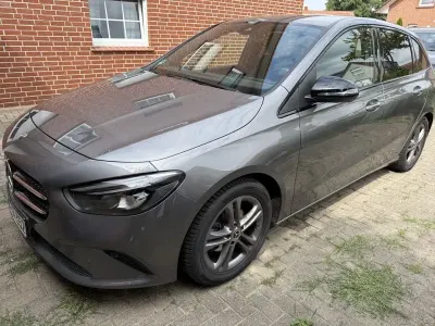 Gebraucht Mercedes B180 136 PS (100 kW) 2019 Grau Kleinwagen