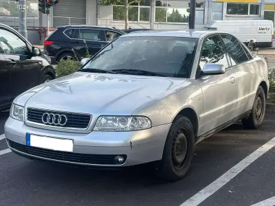 Gebraucht Audi A4 Basis 101 PS (74 kW) 2000 Silber Limousine