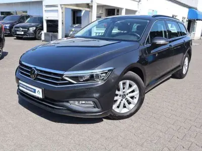 Gebraucht VW Passat Business 150 PS (110 kW) 2023 Manganese gray metallic Kombi