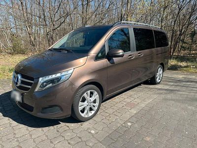 Gebraucht Mercedes V220 163 PS (119 kW) 2016 Braun Van / Kleinbus