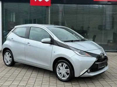 Używany Toyota Aygo X-play 69 KM (50 kW) 2014 Srebrny Hatchback