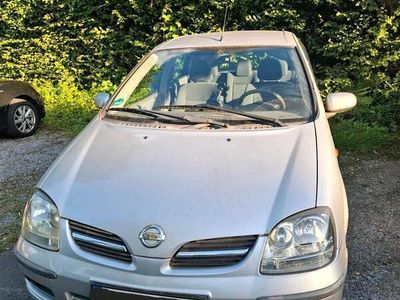 Nissan Almera Tino