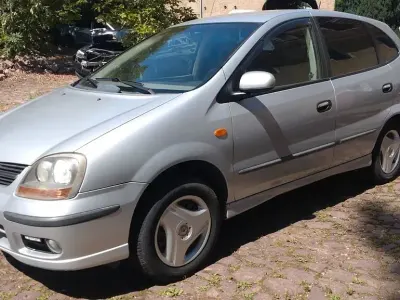 Gebraucht Nissan Almera Tino Acenta 116 PS (85 kW) 2002 Grau Van / Kleinbus