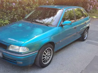 Gebraucht Opel Astra 101 PS (74 kW) 1995 Blau Limousine