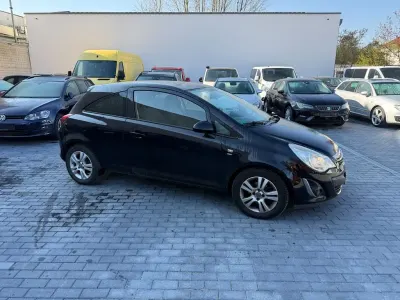 Używany Opel Corsa Satellite 87 KM (63 kW) 2012 Czarny Hatchback